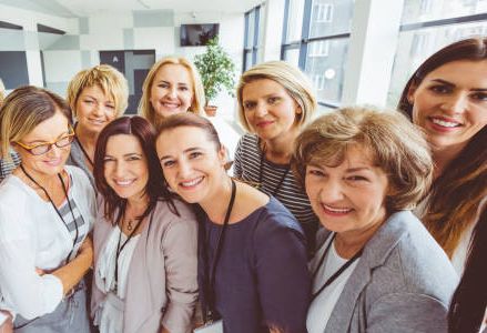 Frauen-pur!